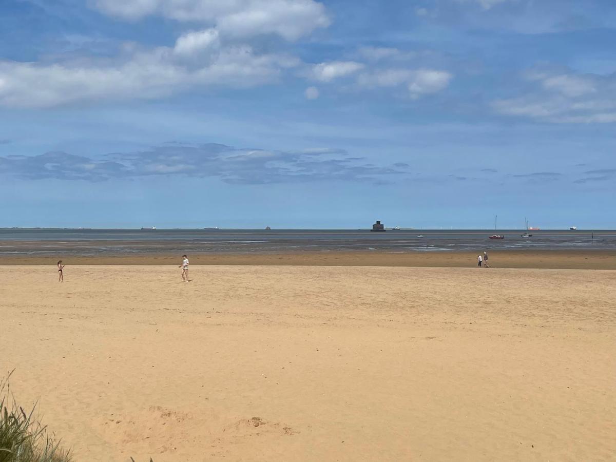 Den Of Joy Humberston Fitties Sleeps 6,Hot Tub,Log Burner Villa Cleethorpes Buitenkant foto
