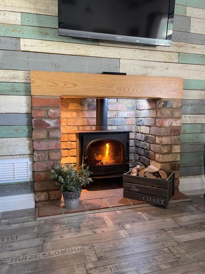 Den Of Joy Humberston Fitties Sleeps 6,Hot Tub,Log Burner Villa Cleethorpes Buitenkant foto