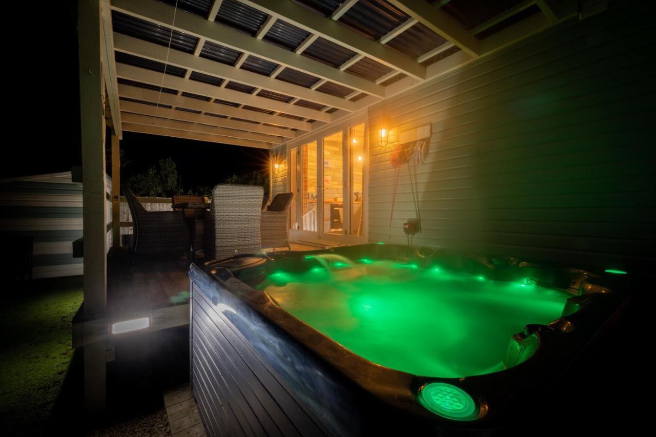 Den Of Joy Humberston Fitties Sleeps 6,Hot Tub,Log Burner Villa Cleethorpes Buitenkant foto
